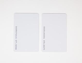 przypadku anteny otoczenia) tagu 65 mm x 25 mm 2m ~ 4m (zależnie od wielkości i ~ 4m (zależnie od wielkości kształtu anteny tagu) i kształtu anteny tagu) Interfejs komunikacyjny Port RS232, RS485,