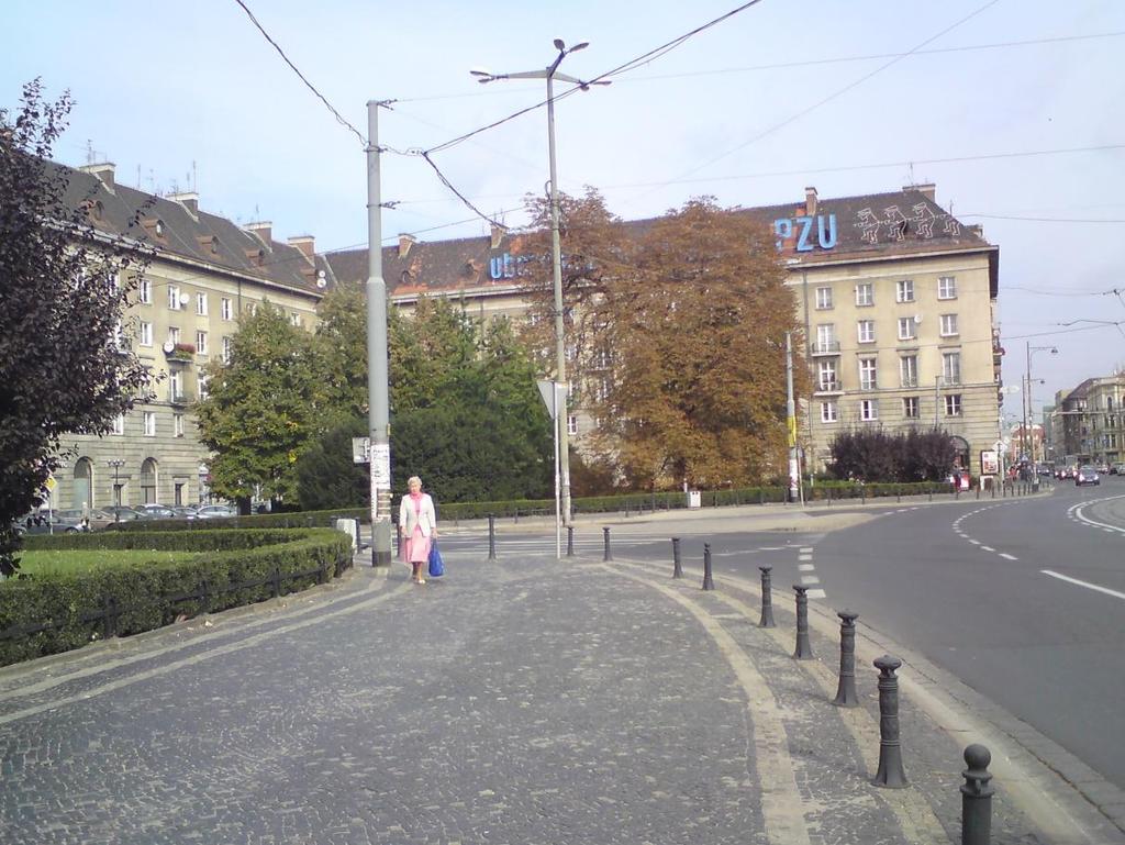 18 Fot. 3. Widok na zieleniec placu Kościuszki.