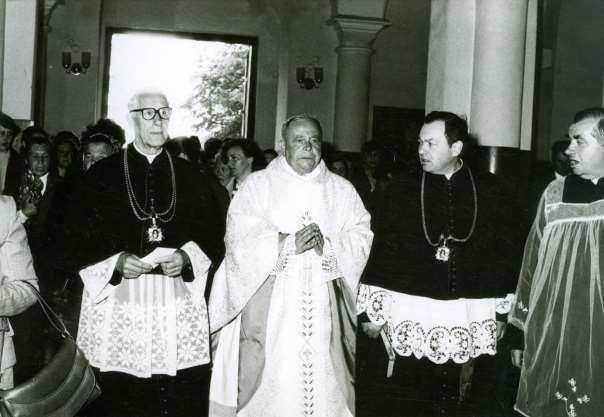 Po otrzymaniu godności kanonika Kapituły Katedralnej w Zamościu (zdjęcie
