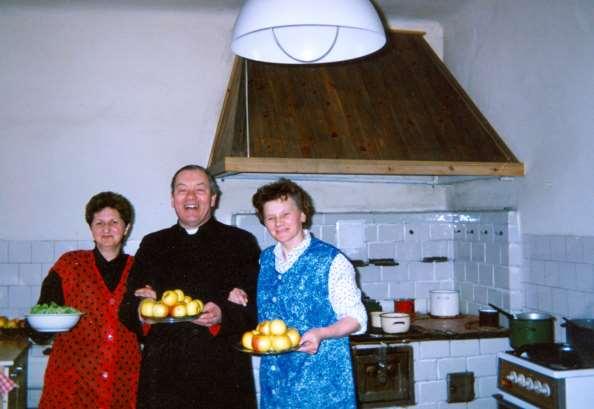 Historia życia kapłana. Ksiądz Kanonik Edward Kłopotek 43 Zdjęcie 74 Rok 1992. Pożegnanie z Hrubieszowem (zdjęcie z kroniki).