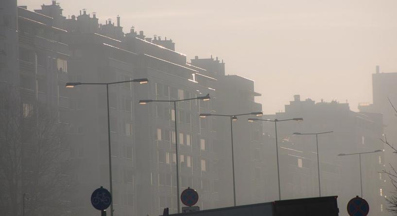 Przez smog w Warszawie umierają cztery osoby dziennie. Ursynów szczególnie narażony data aktualizacji: 2018.02.18 Cztery osoby dziennie umierają w Warszawie z powodu zanieczyszczenia powietrza.