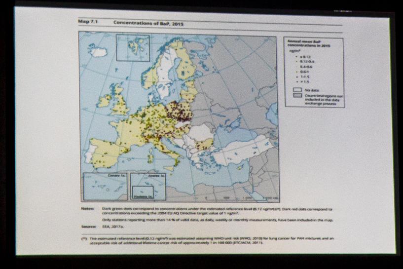 powyżej: mapa koncentracji benzo-a-pirenu - jednej z najgroźniejszych substancji emitowanych przez pojazdy silnikowe Naukowiec potwierdził, że Ursynów nie ma dobrego położenia, jeśli chodzi o mapę