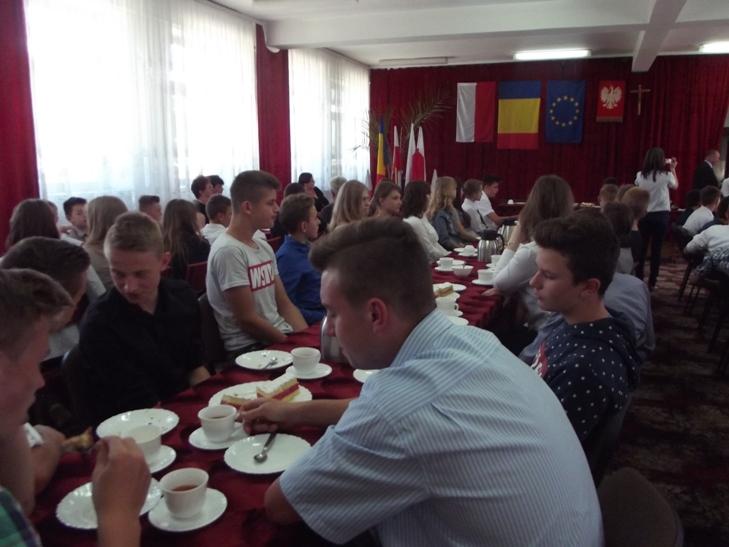 Już po raz kolejny, tym razem 16 czerwca 2016 roku odbyła się uroczysta sesja Rady Gminy Łambinowice, podczas której uroczyście wyróżniono uczniów i uczennice szkół z terenu gminy Łambinowice, którzy