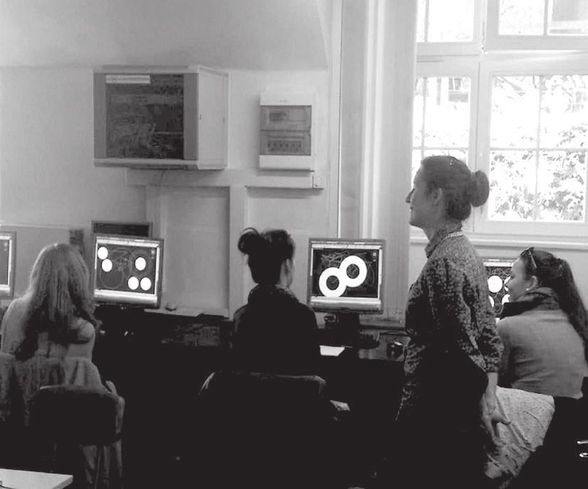 Agnieszkę Ozimek z Instytutu Fizyki, Matematyki i Informatyki PK Fig. 27. Classes in the computer studio supervised by Agnieszka Ozimek, Ph.D. Arch.