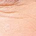 Răspunsul la nevoile pielii mature La baza îngrijirii tenului matur stă hidratarea optimă şi, de asemenea, fermitatea, reconstruirea şi reducerea ridurilor.