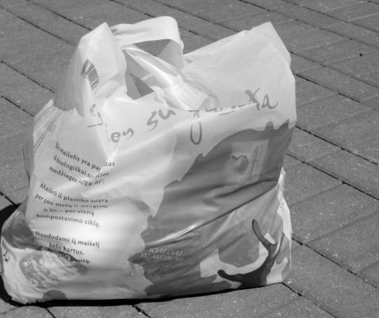 Krakmolas yra gamtinis polimeras, kurio makromolekulės fragmentą galima pavaizduoti šitaip: 6.1. Kokiai organinių junginių klasei priskiriamas krakmolas? 6.2.