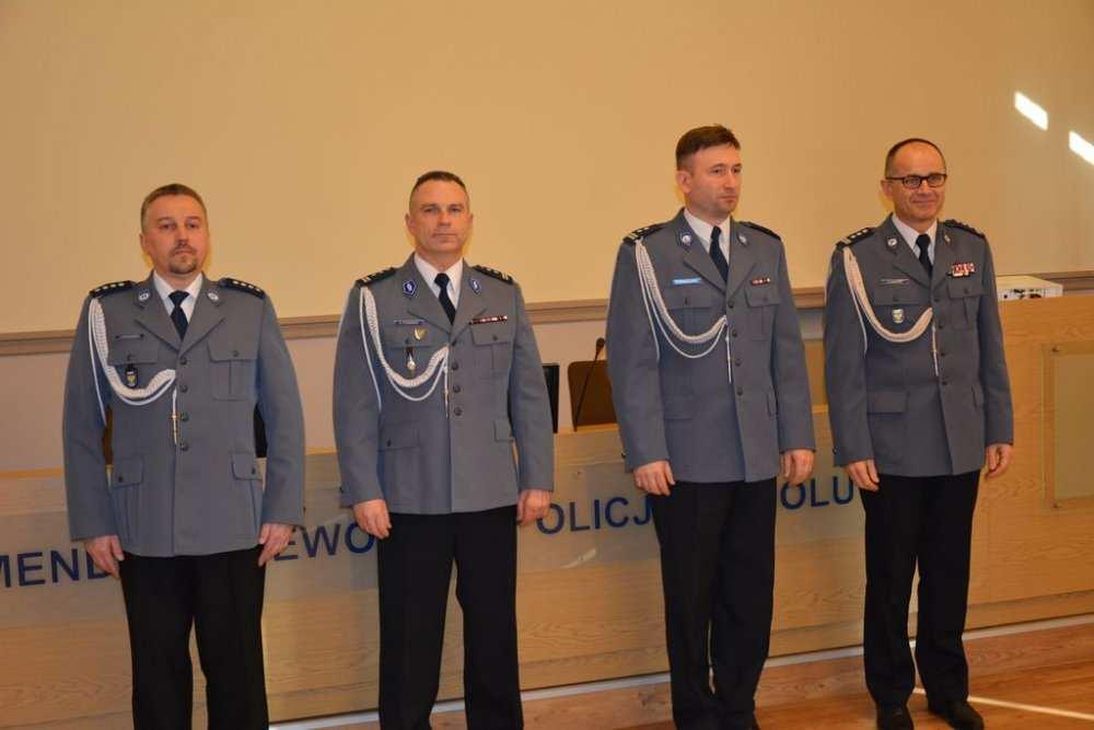 W lipcu 2001 roku rozpoczął pracę w Wydziale Kadr i Organizacji Szkolenia Szkoły Policji w Katowicach, najpierw jako specjalista, a od 2003 roku jako ekspert.
