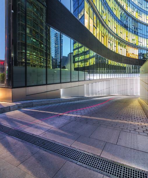 TIEFBAU GALABAU AQUABAU SPORTBAU FASERFIX KS Przykładowe realizacje WARSZAWSKA IGLICA - WARSAW SPIRE Warsaw Spire jest najwyższym obiektem biurowym w Warszawie i jednym z najwyższych biurowców w