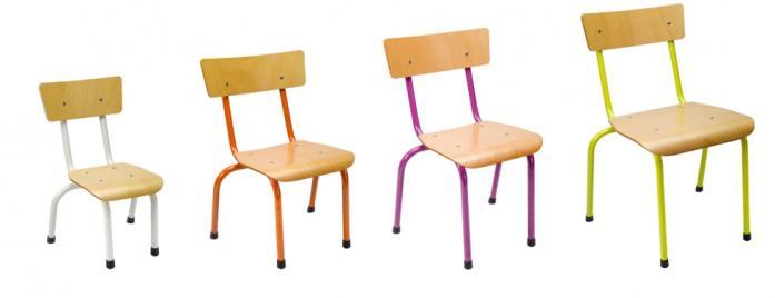 Krzesła i stoliki z regulowaną wysokością przedstawione są w następnym pliku.