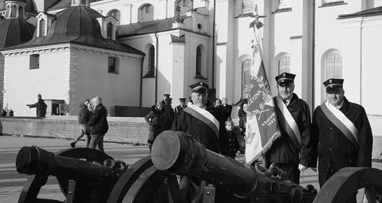 DOKOŃCZENIE ZE STR. 1 Aktualny skład zarządu PKP Cargo to: Krzysztof Mamiński prezes Zarządu, Grzegorz Fingas członek Zarządu ds. handlowych, Witold Bawor członek Zarządu ds.