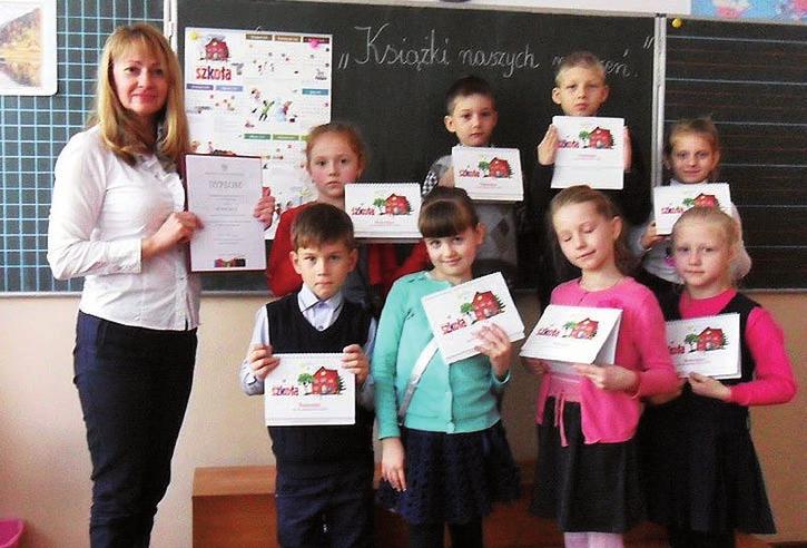 nr 12 (42) grudzień 2015 * Polak Mały Młodzi aktorzy z Iwano-Frankiwska 7 Dzieci ze szkoły nr 3 w Stanisławowie (obecnie Iwano-Frankiwsku) zagrały w filmie przygotowanym przez nauczycielki Alicję