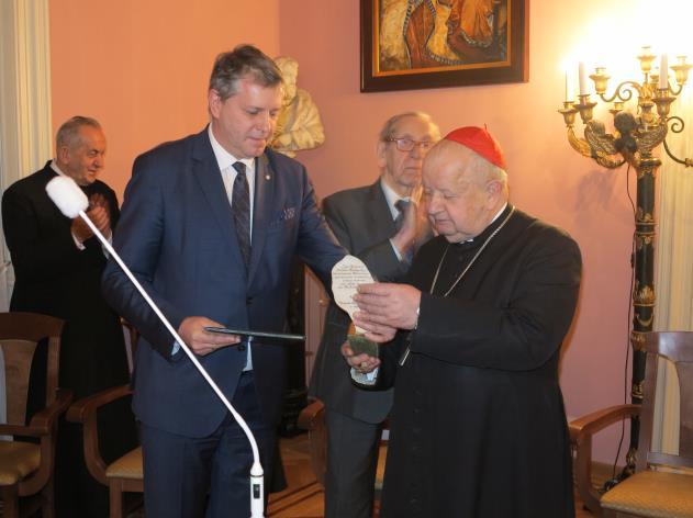 25 stycznia 2017 (nr 4 (37)/2017) Aktualności Relacje - Zapowiedzi Spotkanie opłatkowe z ks. Kardynałem Stanisławem Dziwiszem 22 stycznia br. w Pałacu Arcybiskupów Krakowskich przy ul.
