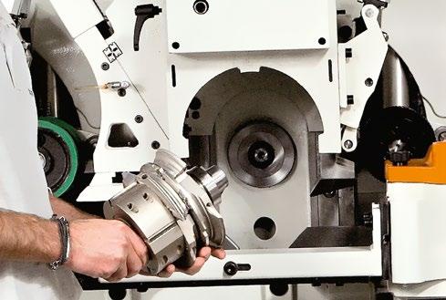 superset nt zalety technologiczne 150 ZWIĘKSZONA PRODUKTYWNOŚĆ System SET-UP umożliwia operatorowi w prosty sposób wymianę narzędzi oraz dokonywanie korekt w