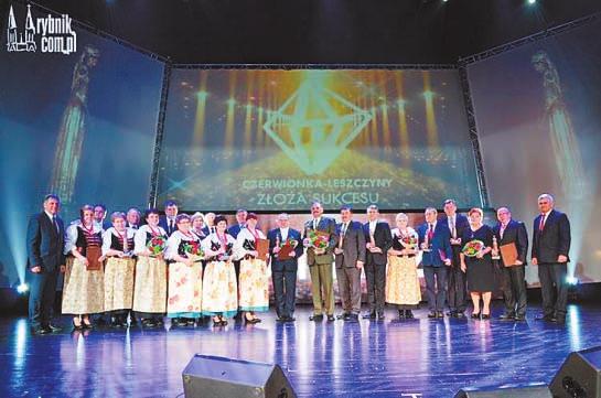 LUTY 2018 2 AKTUALNOŚCI Karolinki rozdane 29 grudnia w Centrum Kulturalno-Edukacyjnym odbyła się uroczystość wręczenia honorowych wyróżnień statuetek Karolinka przyznawanych corocznie za wybitne