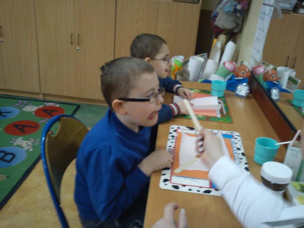 Wydanie Specjalne luty 2013 Rok szkolny 2012/2013 Strona 8 Sala logopedyczna w bud A Jest to sala, w której dzieci uczą się poprawnie mówić.