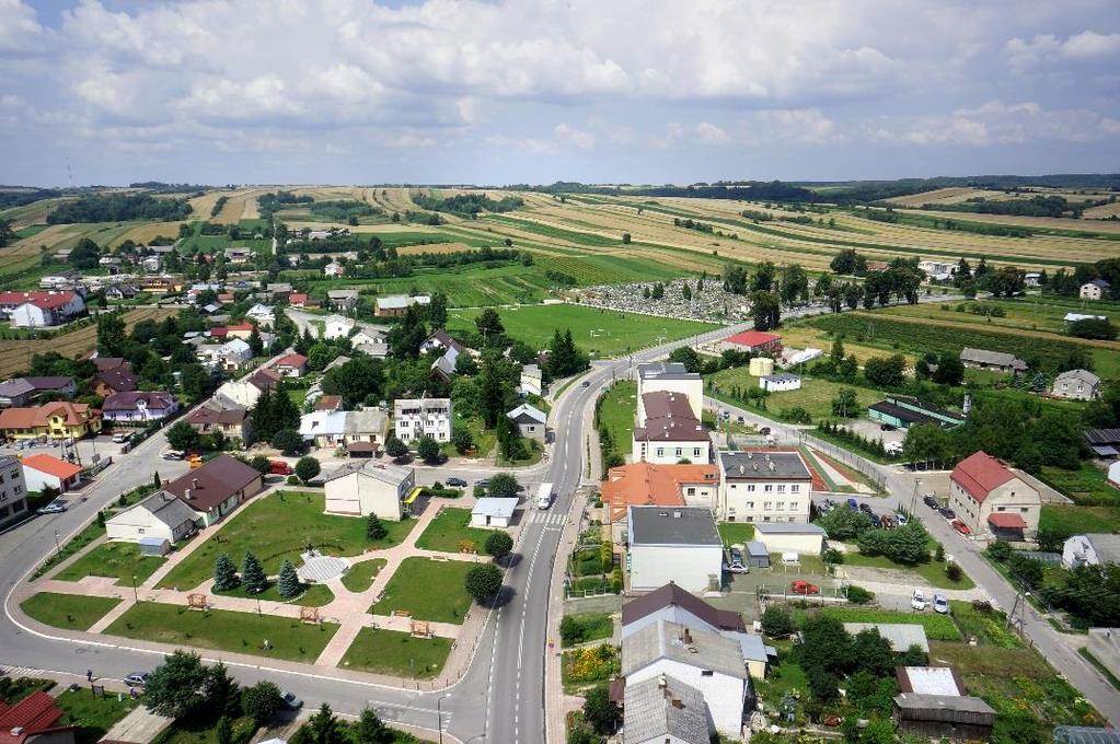 Rysunek 12 Czworoboczny rynek w Gorzkowie-Osadzie Źródło: UG Gorzków Odrębną kategorię zabytków na terenie Gminy stanowią pozostałości zespołów parkowo-dworskich.