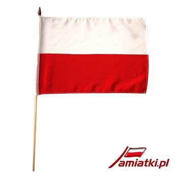 Polski z Uchwytem Orzel 01-58-07 Flaga jest wyposażona w drewniany kijek.