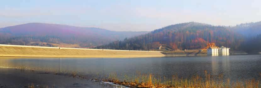 Hydrotechnika POLSKA Widok na skarpę odwodną zapory Dowiedziona skuteczność Rezerwa powodziowa rzędu 24 60 mln m 3 pozwala uchwycić każdą falę powodziową, jaką historycznie zaobserwowano, i zatrzymać