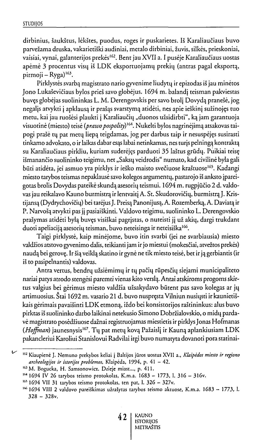 dirbinius, šaukštus, lėkštes, puodus, roges ir puskarietes.