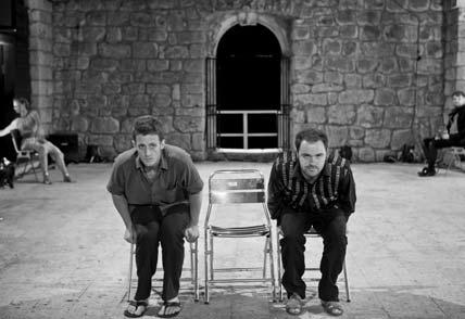 (J)edan od glumačkih zadataka bio (je) izlaganje o 1960. godini iz osobne prespektive. (...) Kako je ansambl bio sastavljen od vrlo mladih glumaca, svi su iskazi bili imaginarni i improvizirani.