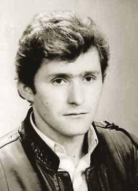 53. samostalna bojna ZNG Dugo Selo VLATKO MARGETI] Ro en 16. 03. 1971. u Zagrebu, roditelji majka Slavica i otac Branko te sestra Vlatka.