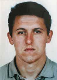 u Novskoj, pokopan na groblju u Kutini KRUNOSLAV RO[IN Ro en 25. 02. 1970. u Kutini. Roditelji majka Verica i otac Dragutin. Živio u selu Stru`ec, po zanimanju {umarski tehni ar.