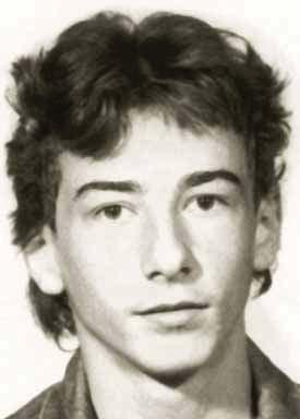 Posljednje po~ivali{te nalazi se na groblju u Pitoma~i. ZLATKO OV^AR Ro en 07. 12. 1971.