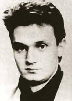 Sa tek navr{enih 18 godina stradava 15. 10. 1991. od snajperskog hica u selu Bujavici kod Novske.