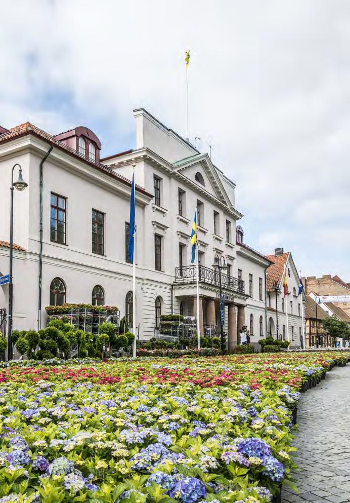 8 Rynek Stortorget Rynek Stortorget jest centralnym punktem miasta z ratuszem Gamla Rådhuset. Jego najstarsze fragmenty pochodzą z XV w., a obecną postać nadano mu w połowie XIX w.