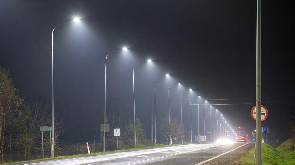 38-45 m DE Eine Serie der optischen Systemen, die über LUG-Ingeniueren ende-twickelt wurde, ermöglicht die korrekte Ausrichtung des Licht auf die Straße.