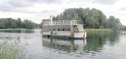 Trakai tai senoji sostinė, viso pasaulio karaimų sostinė, irklavimo sostinė, o nuo praėjusių metų pabaigos - ir Kalėdų senelių sostinė. Žodžiu, absoliuti Lietuvos vizitinė kortelė.