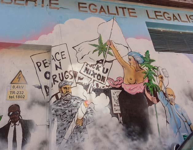Na rysunku powstałym w oparciu o motywy obrazu Eugène Delacroix Wolność wiodąca lud na barykady nawoływanie do legalizacji marihuany. 13.