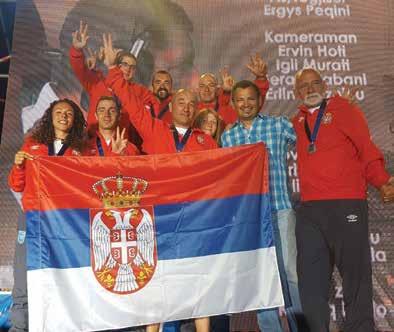 СРБИЈА ВИЦЕШАМПИОН СВЕТА Параглајдинг Са Светског првенства у прецизном слетању параглајдером, наши репрезентативци вратили су се прошле године са освојеним сребром, а за по једну позицију измакле су