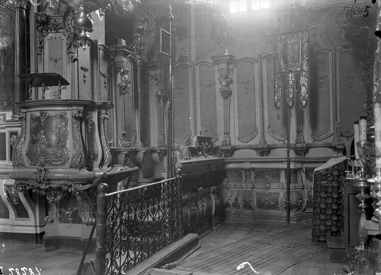 Krystyna Stawecka Stalle (część północna) cerkiew Zwiastowania Bogarodzicy monasteru Supraskiego, 1908(?), fot. P. Pokryszkin, nr inw. neg.