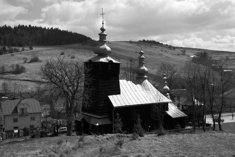 Nie mogę się w cerkwi modlić, bo to takie ruskie... Banica, cerkiew św. św. Kosmy i Damiana, widok od południowego-zachodu, fot.