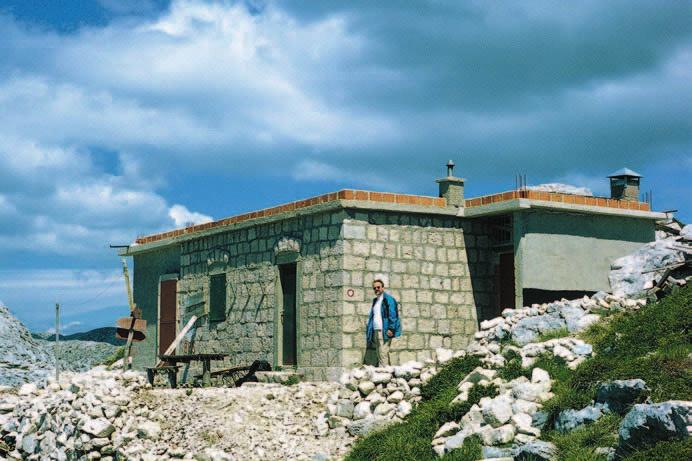 10, 2002 289 3 1 5 4 2 6 7 8 Slike iz priruènika»planinarske kuæe