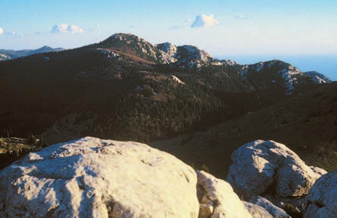 292 10, 2002 Veliki Zavižan sa Vuèjaka foto: Alan Èaplar Razumijem.