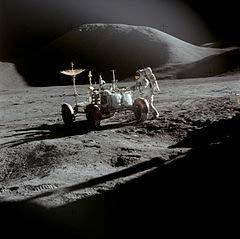 James Irwin i pojazd księżycowy z Apollo 15, Mons Hadley w tle (źródło: Wikipedia) Kalendarium - maj *********** Księżyc - nasz naturalny satelita znajdzie się 8 maja w ostatniej kwadrze, 15 - w