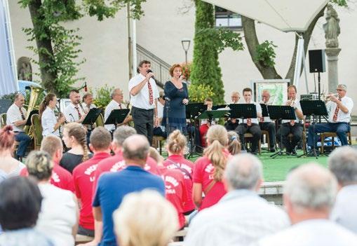 Balleková predstavila emeritného predsedu združenia dychovej hudby Slovenska, Jána Jamrišku, ktorý zároveň predsedal odbornej porote festivalu.