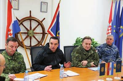 TIJEKOM POSJETA HRM-u Ministar obrane Josip Buljević posjetio je 26. veljače Zapovjedništvo Hrvatske ratne mornarice te obišao ratnu luku Lora i brodove HRM-a.