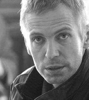 Šarunas Bartas Čuveni litvanski reditelj Šarunas Bartas (Šarūnas Bartas) stvara karakteristična filmska remek-dela specifičnih narativnih, umetničkih, političkih i ličnih ambicija smeštenih duboko u
