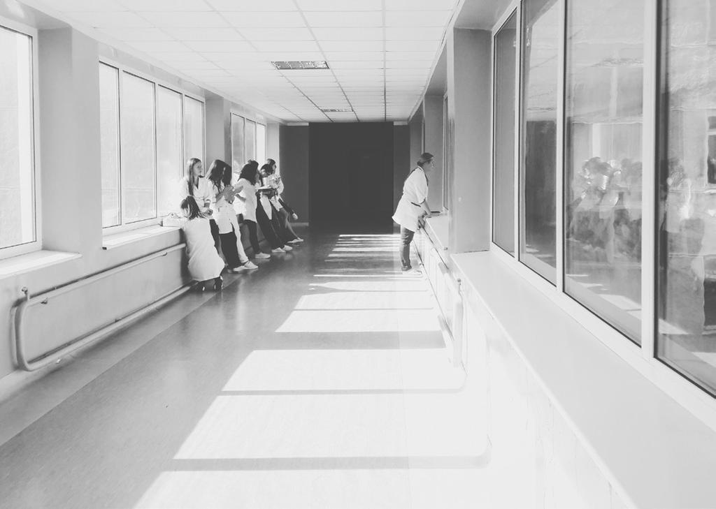 SZPITAL / ZDROWIE БОЛЬНИ ЦА / ЗДОРО ВЬЕ bal nica / zdarowje pierwsza pomoc пе рвая скорая по мощь p erwaja skoraja pomaś Źle się czuję. Я пло хо себя чу вствую.