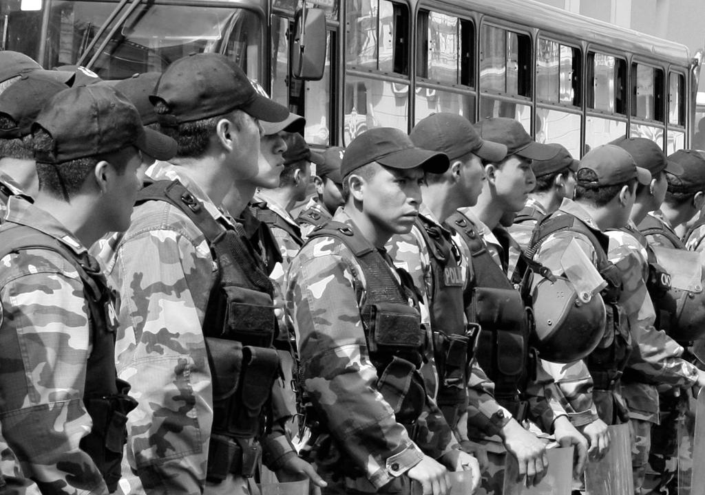 POLICJA ПОЛИ ЦИЯ palicyja Proszę zadzwonić na policję. Zostałem napadnięty przez chuliganów. Jechali Państwo zbyt szybko. zbyt duża prędkość wypadek drogowy Poproszę prawo jazdy!