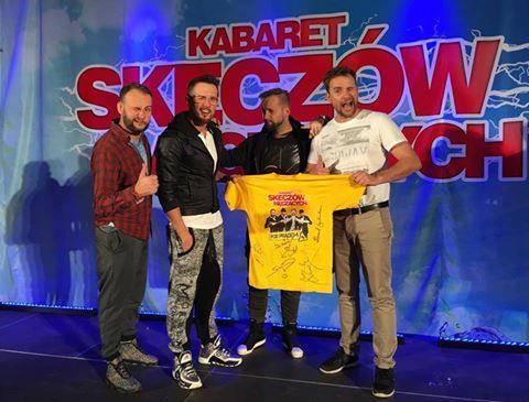 Koszulka Kabaretu Skeczów Męczących z autografami oraz 2
