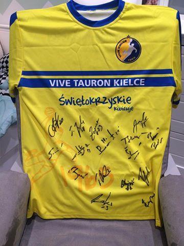 Koszulka z autografami zawodników