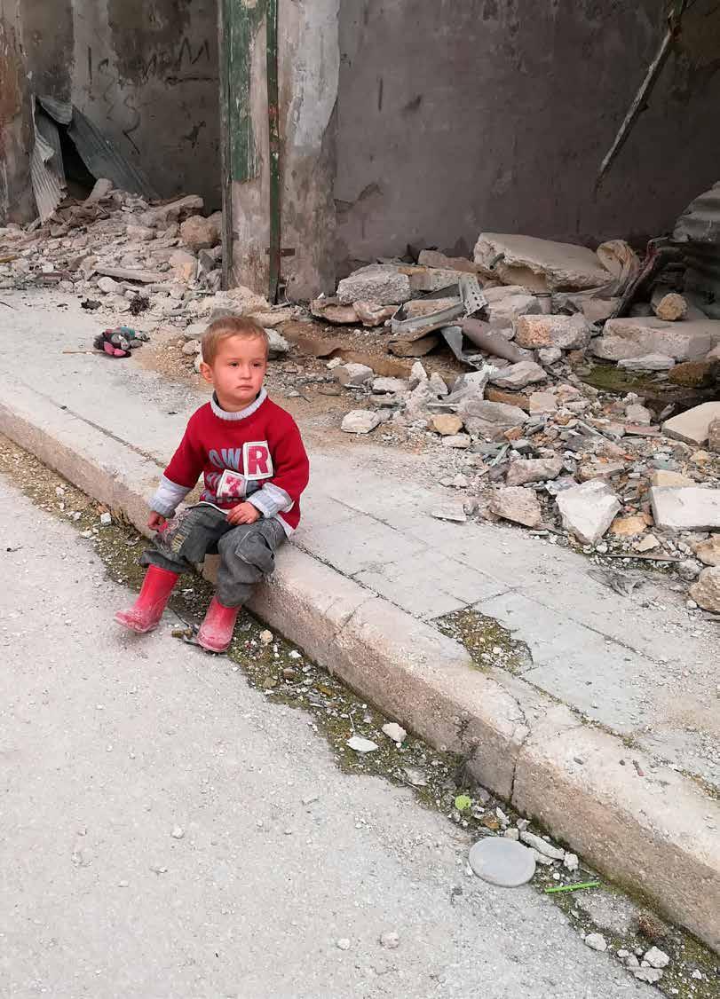 DRAMAT B R A K U NADZIEI RAPORT Ponad połowa mieszkańców Syrii potrzebuje pomocy, aby przeżyć następny dzień.