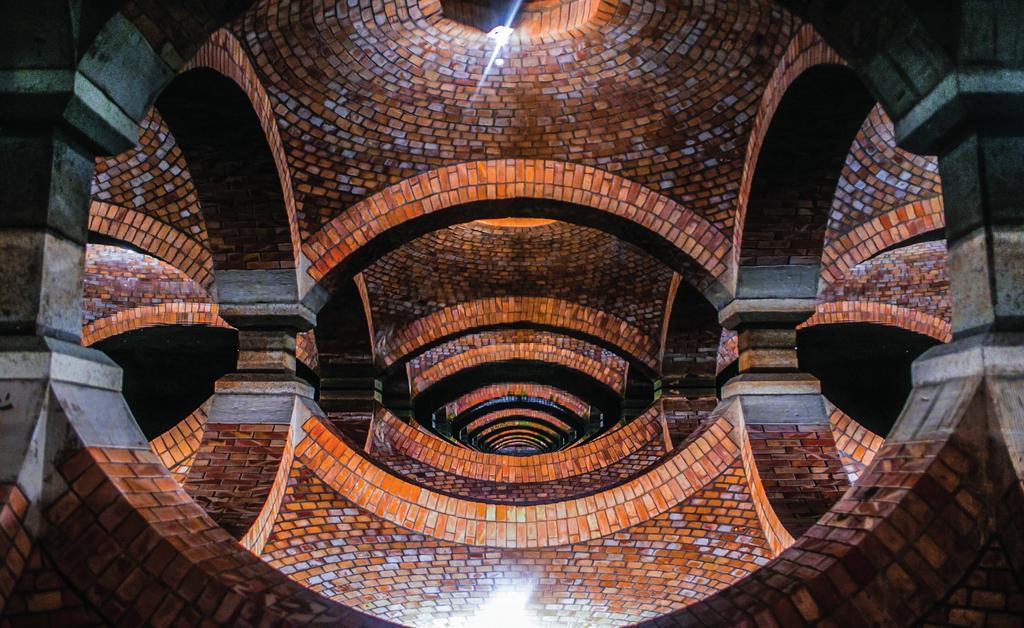 Wnętrze filtra powolnego, fot. Maciej Śmiarowski Chronimy zabytki Jesteśmy właścicielem unikatowego w skali światowej zespołu zabytków architektury przemysłowej Stacji Filtrów który w 2012 r.