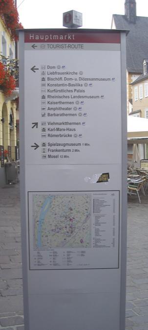 Tablica informacyjna przed siedzibą koordynatora miejskiej trasy w Trewirze (fot. autor) 6.2.