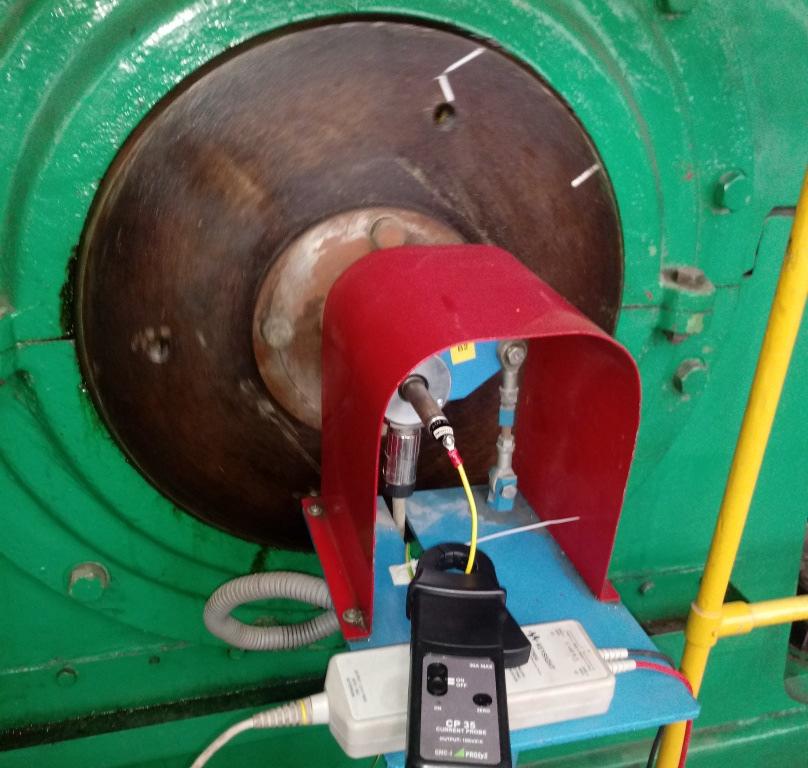 128 Maszyny Elektryczne - Zeszyty Problemowe Nr 2/2018 (118) Rys. 6. Pomiar prądu poprzez złącze obrotowe 4.