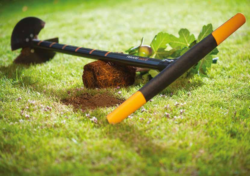 QuikDrill Fiskars QuikDrill ułatwia wiele prac w ogrodzie. Ten poręczny świder przyda się nie tylko do sadzenia nowych roślin, ale również do aeracji i napowietrzania gleby.